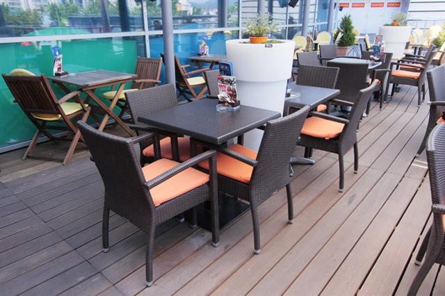 CHAIRS-EXTERIOR
