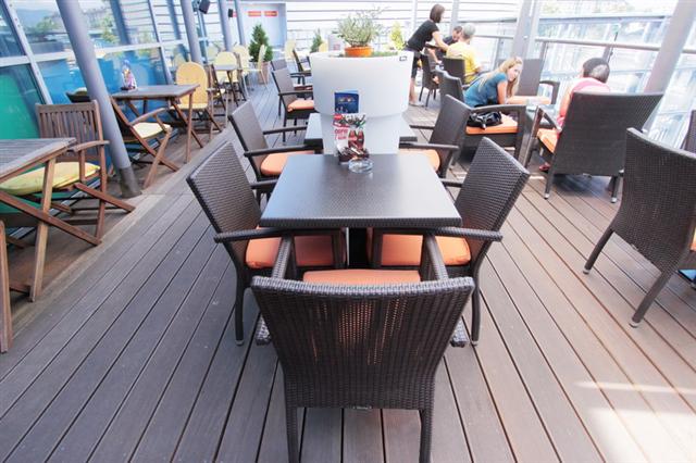 CHAIRS-EXTERIOR